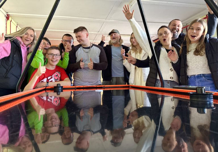 Air-Hockey wird neues Lieblingsspiel