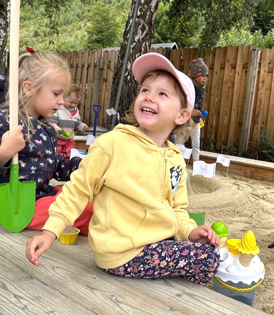 Kinder im Sandkasten