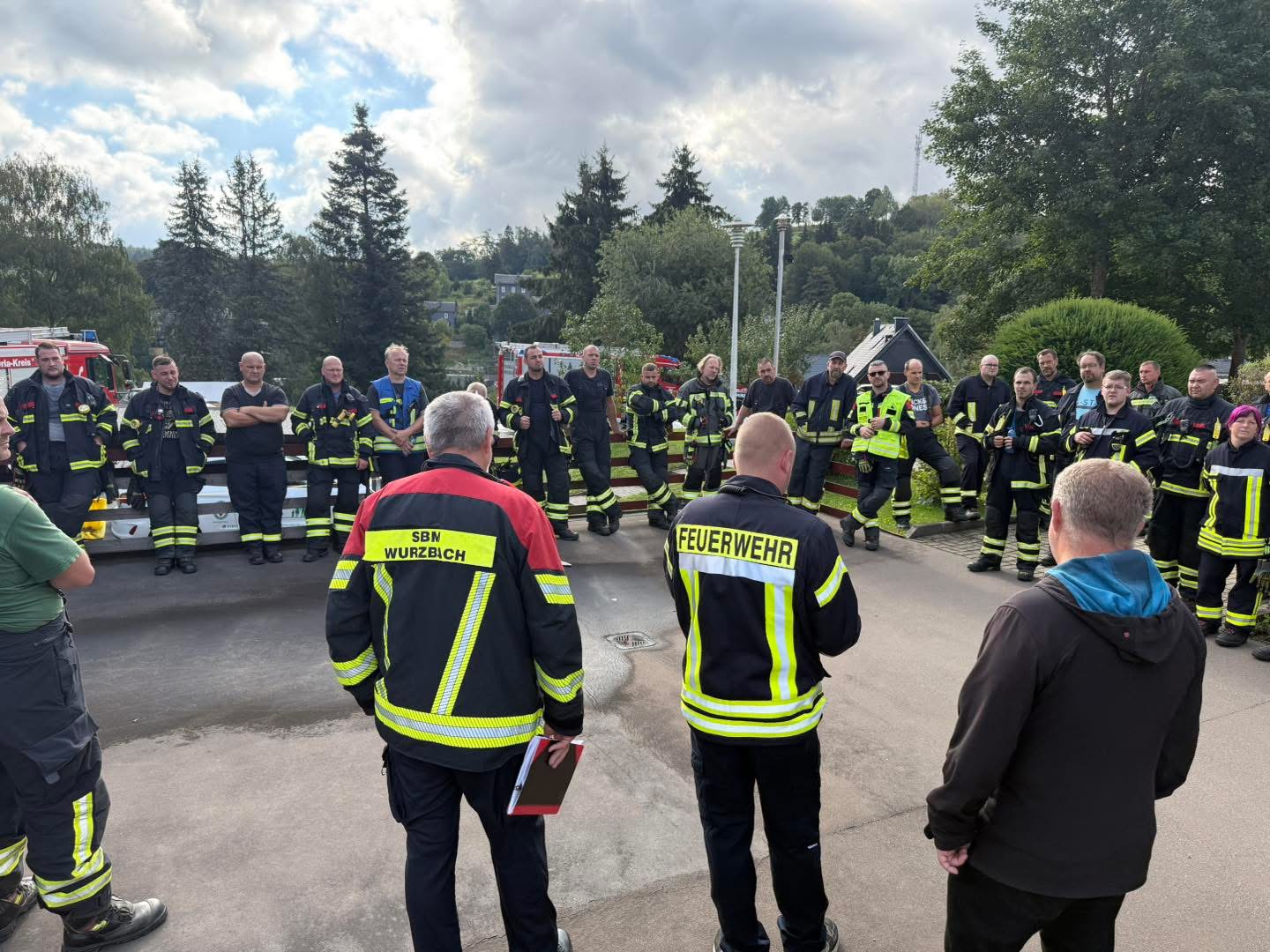 Die Freiwillige Feuerwehr Wurzbach bei der großen Brandschutzübung in der Seniorenwohnanlage.